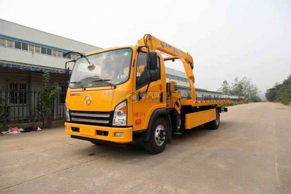 帶吊平板清障車(chē)價(jià)格貴嗎？